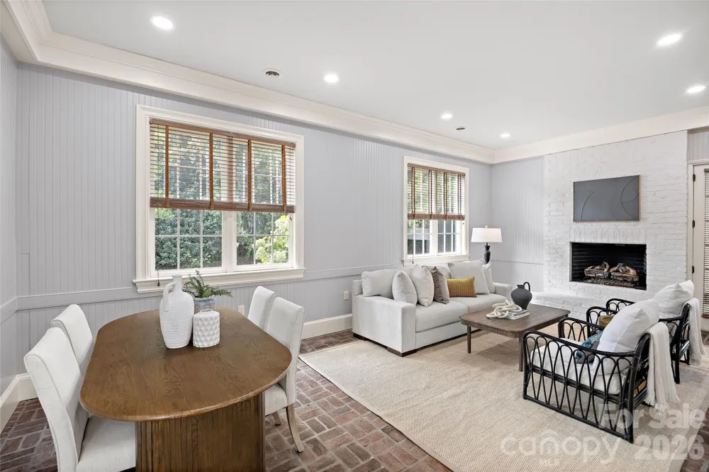 2135 Sharon Avenue Charlotte, NC 28211
