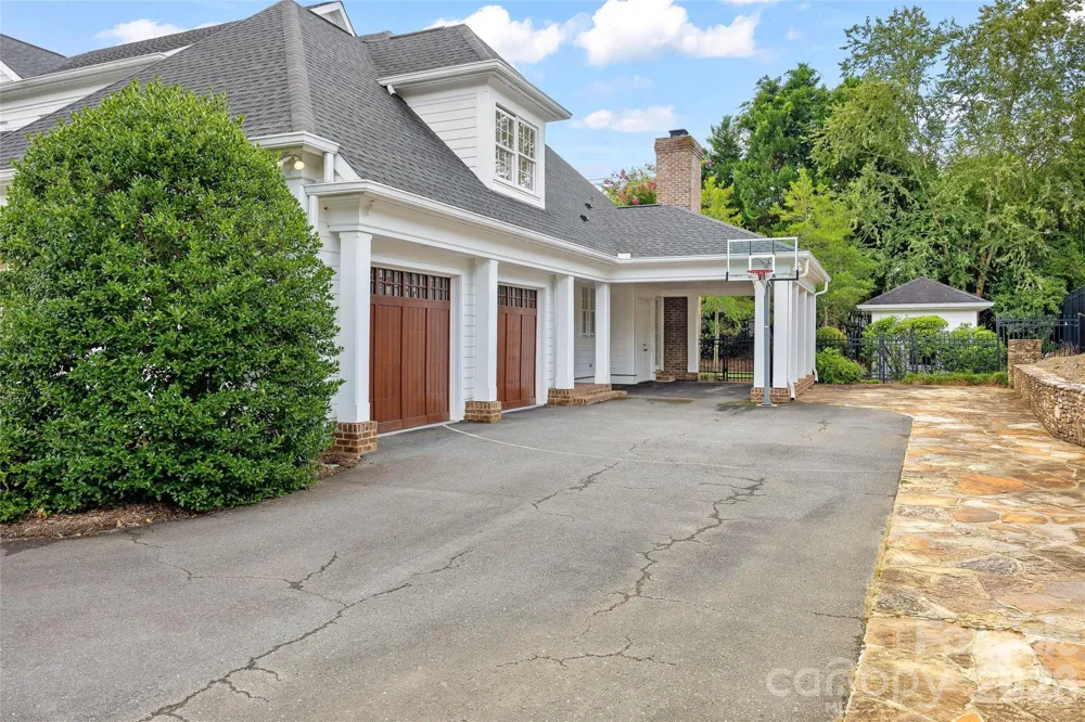 2135 Sharon Avenue Charlotte, NC 28211