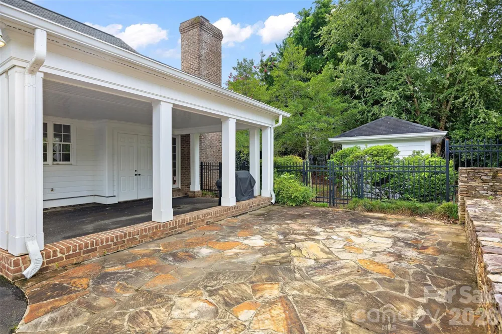 2135 Sharon Avenue Charlotte, NC 28211