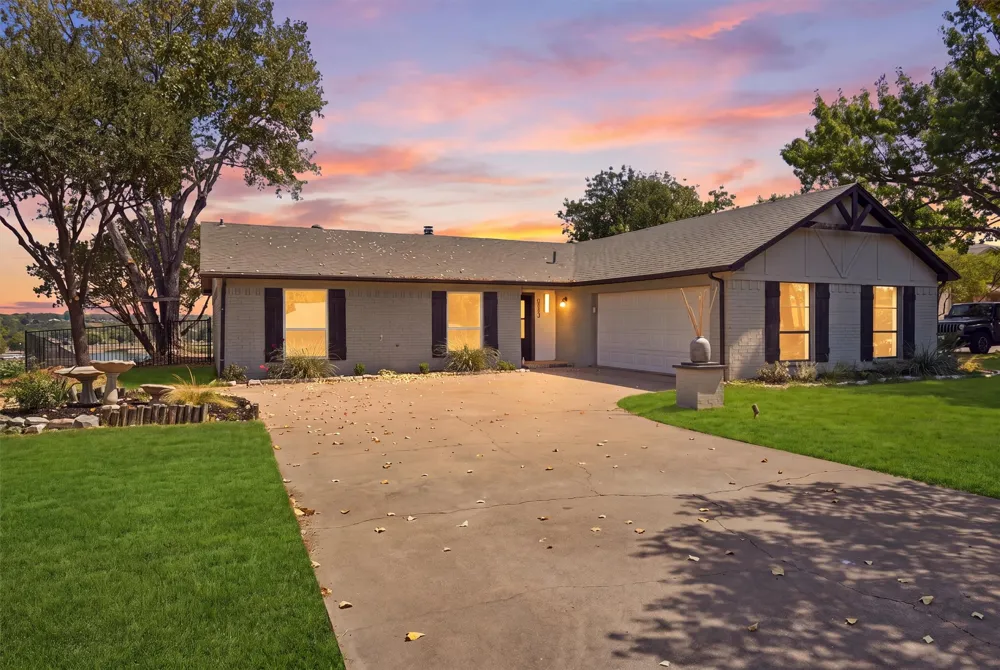5123 Fairway Circle Granbury, TX 76049
