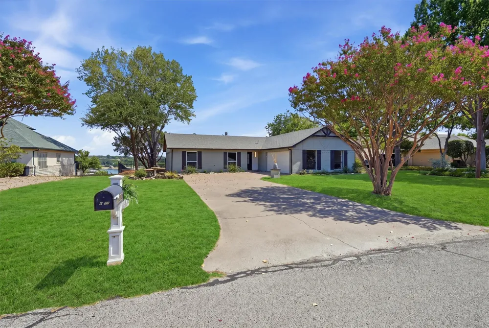 5123 Fairway Circle Granbury, TX 76049