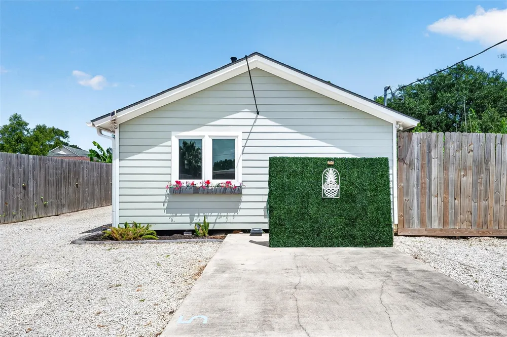 1090 Williams Ln Kemah, TX 77565
