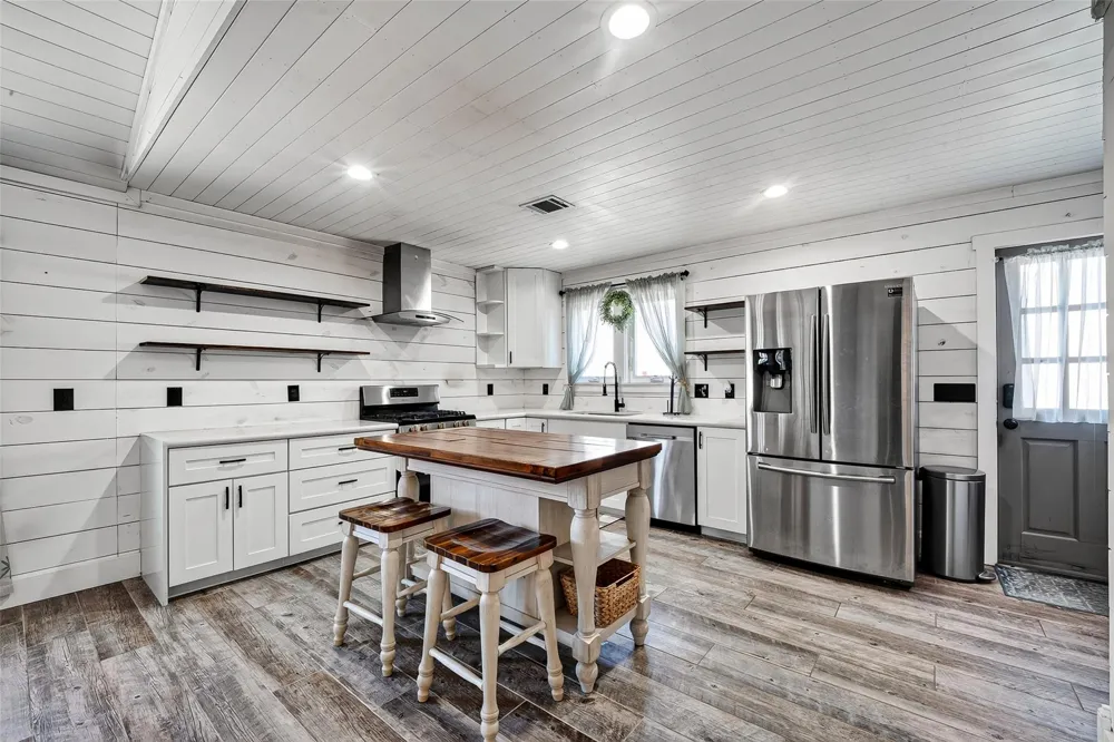 1090 Williams Ln Kemah, TX 77565