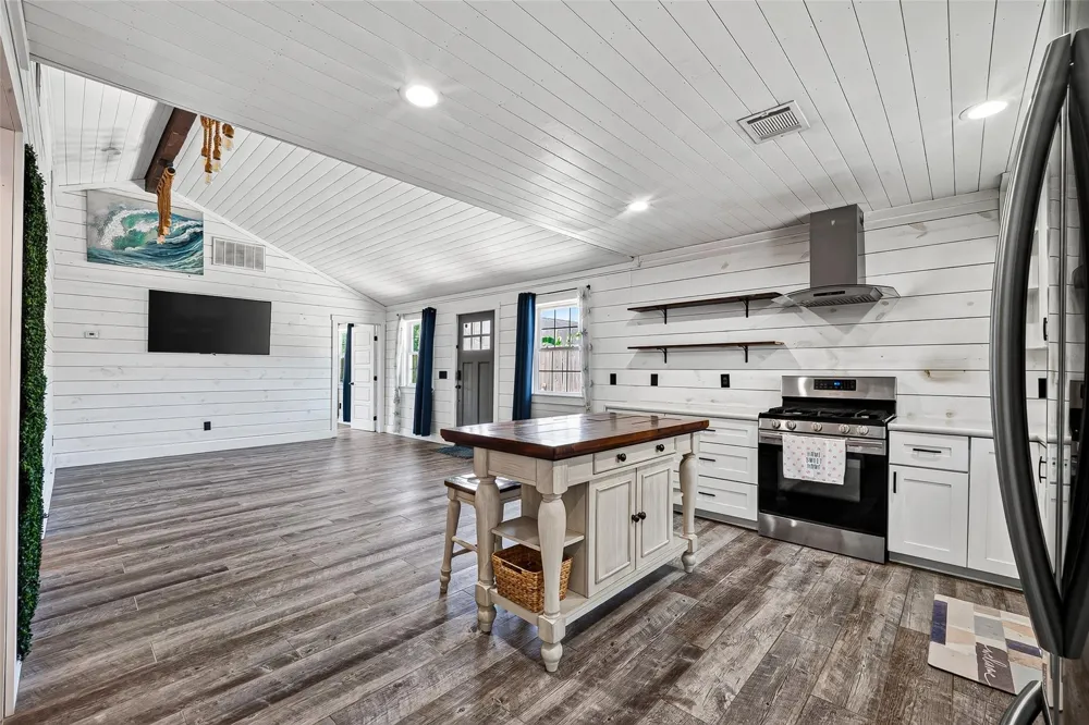 1090 Williams Ln Kemah, TX 77565