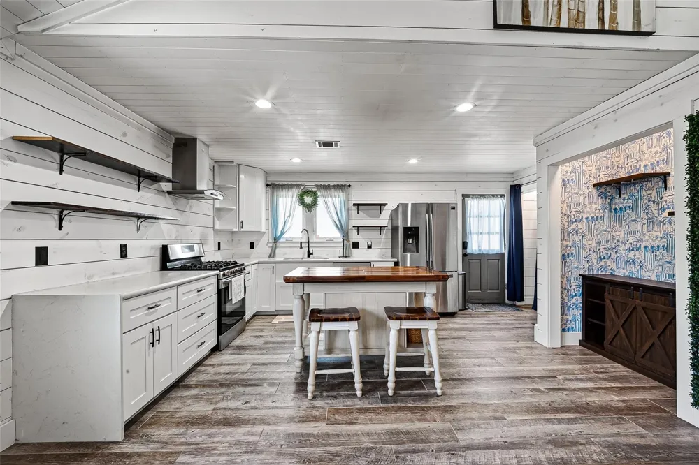 1090 Williams Ln Kemah, TX 77565