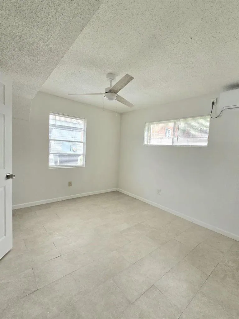3833 Mount Pleasant St Houston, TX 77021