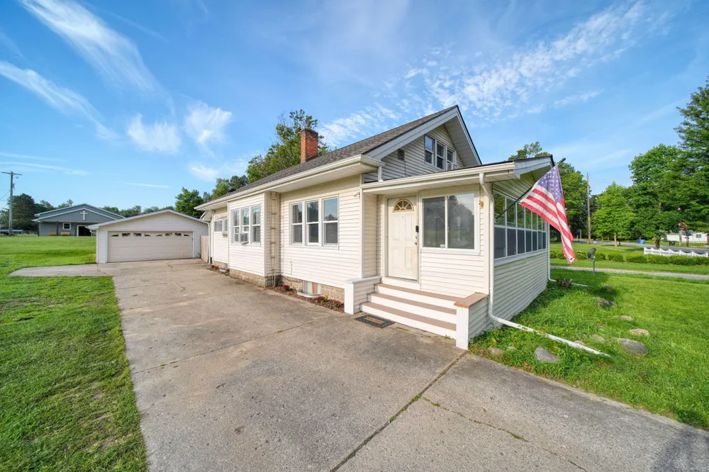 925 E Michigan Avenue Grass Lake, MI 49240