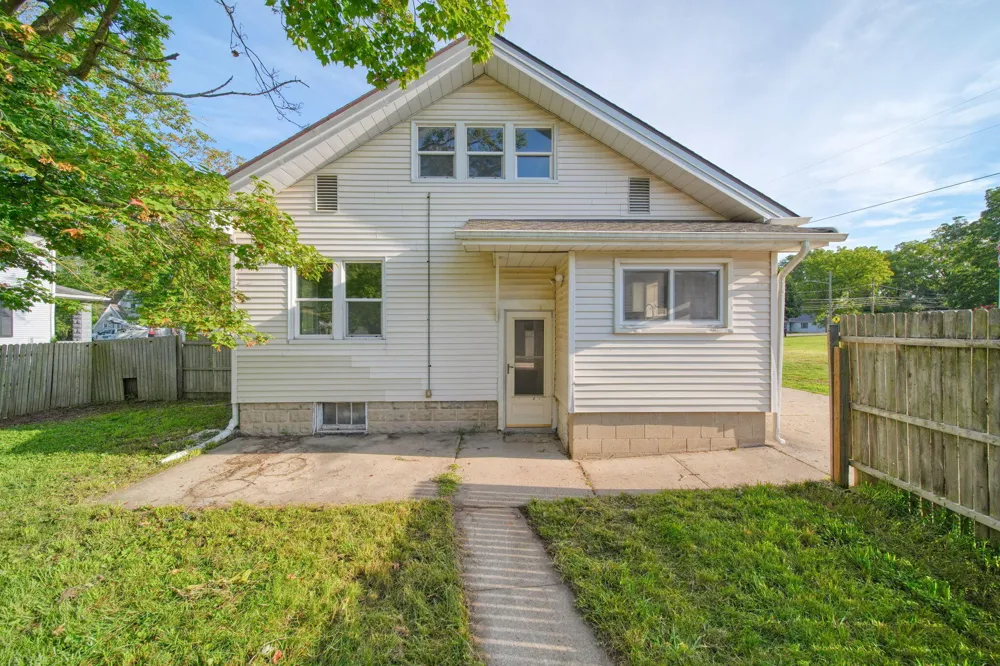 925 E Michigan Avenue Grass Lake, MI 49240