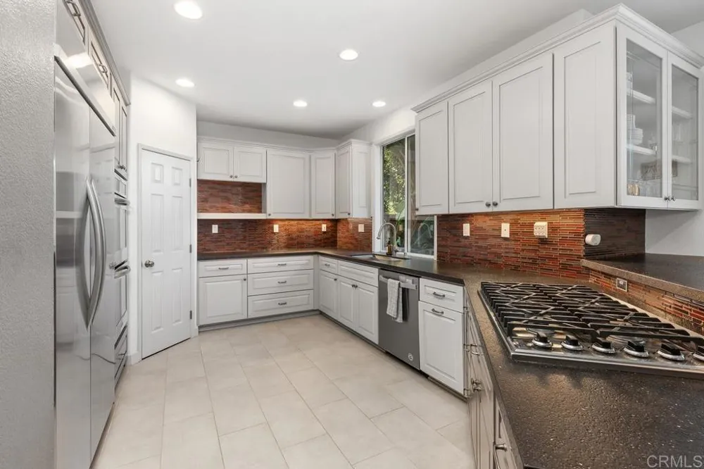 2190 Corte Acebo Carlsbad, CA 92009