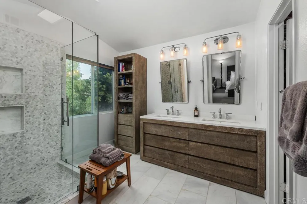2190 Corte Acebo Carlsbad, CA 92009