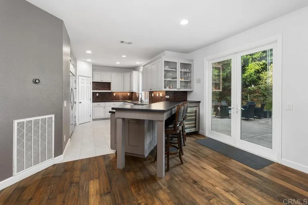 2190 Corte Acebo Carlsbad, CA 92009