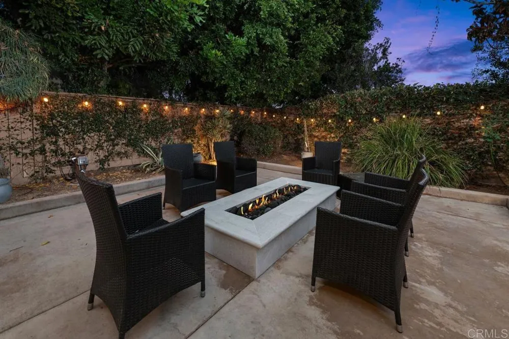 2190 Corte Acebo Carlsbad, CA 92009