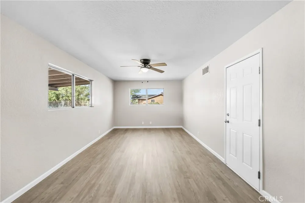 10157 E Avenue R8 Littlerock, CA 93543
