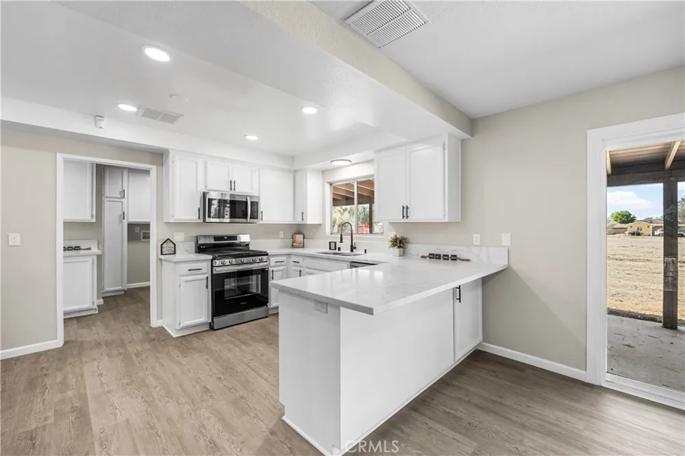 10157 E Avenue R8 Littlerock, CA 93543