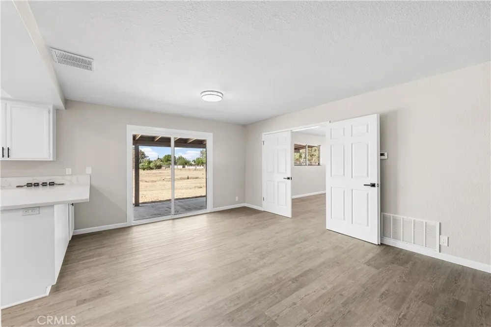 10157 E Avenue R8 Littlerock, CA 93543