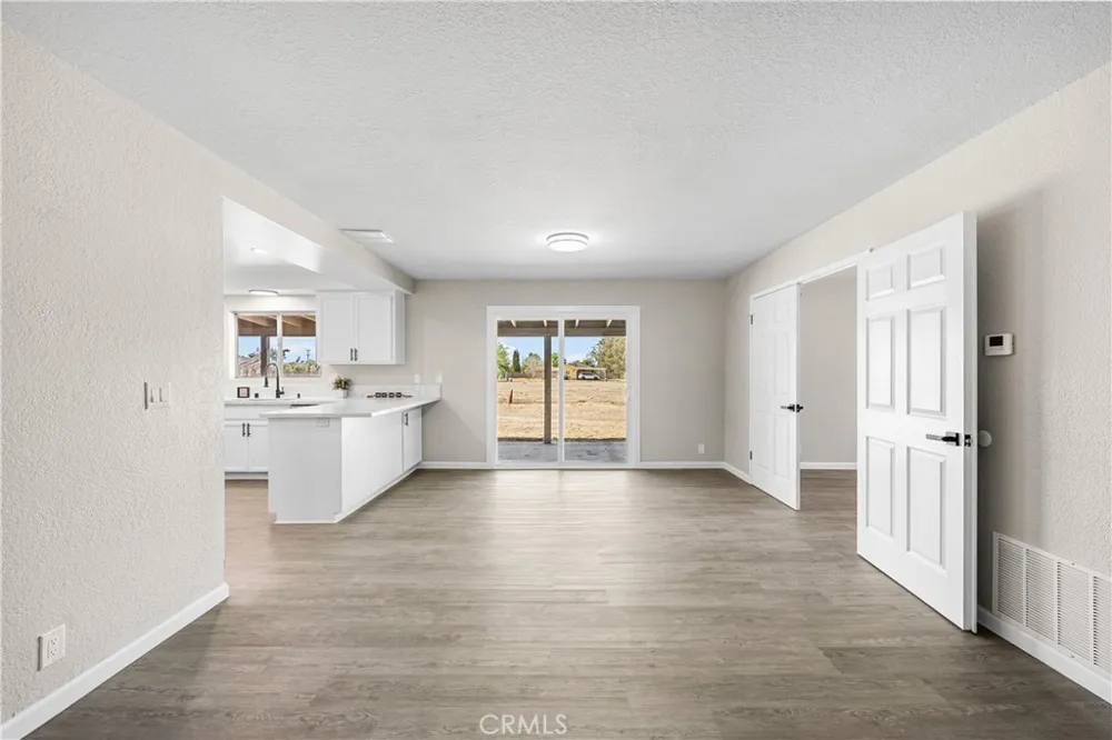 10157 E Avenue R8 Littlerock, CA 93543