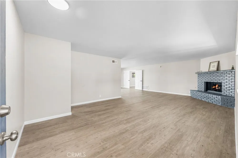 10157 E Avenue R8 Littlerock, CA 93543