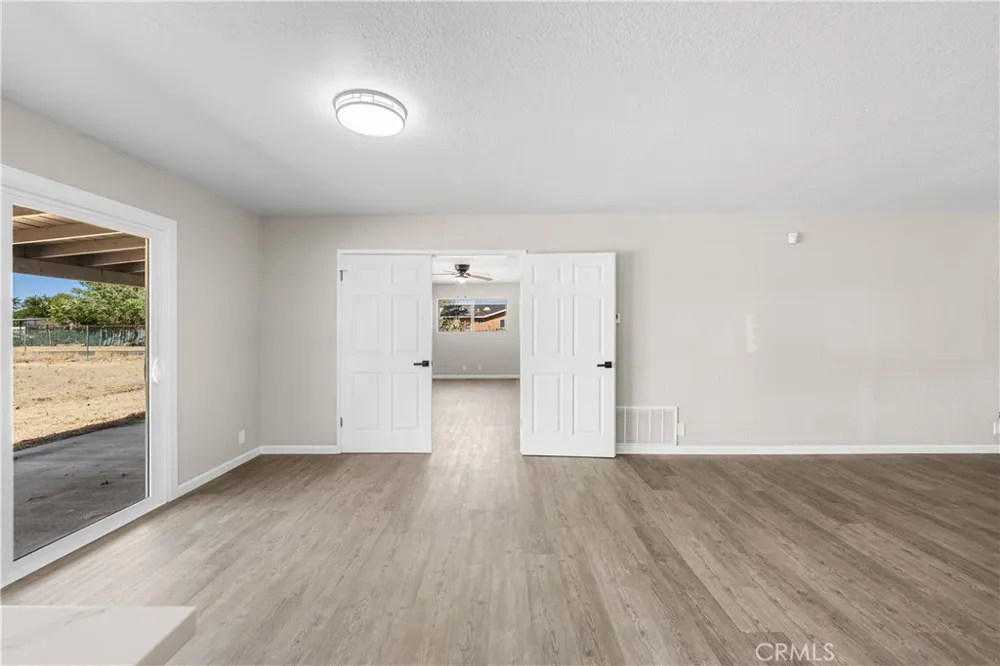10157 E Avenue R8 Littlerock, CA 93543