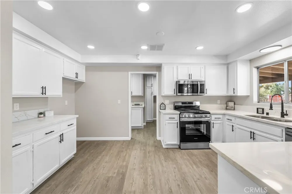 10157 E Avenue R8 Littlerock, CA 93543