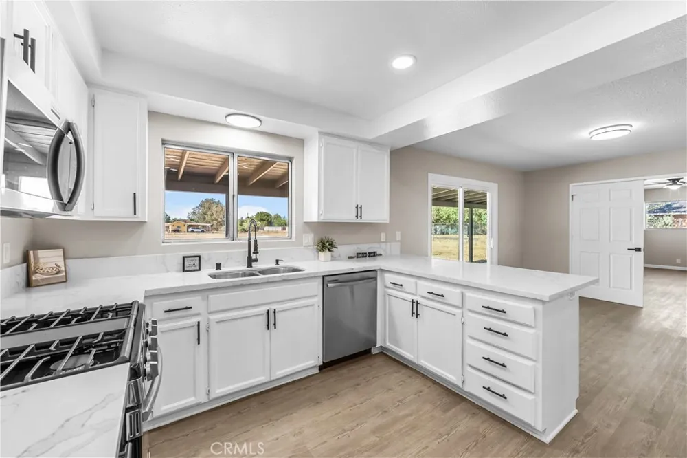 10157 E Avenue R8 Littlerock, CA 93543