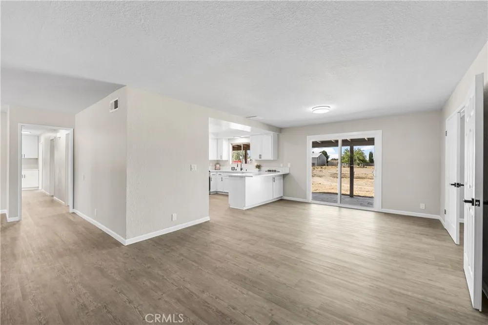 10157 E Avenue R8 Littlerock, CA 93543