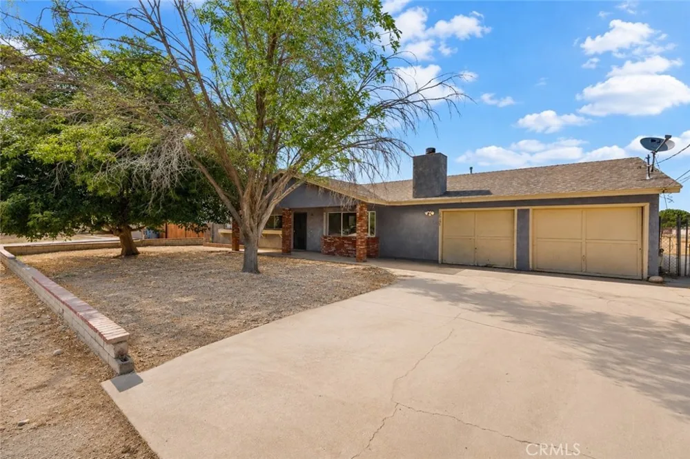 10157 E Avenue R8 Littlerock, CA 93543
