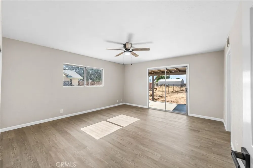 10157 E Avenue R8 Littlerock, CA 93543