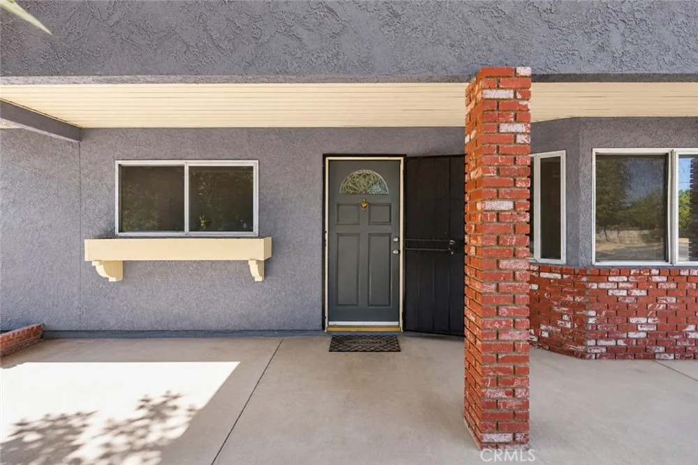 10157 E Avenue R8 Littlerock, CA 93543