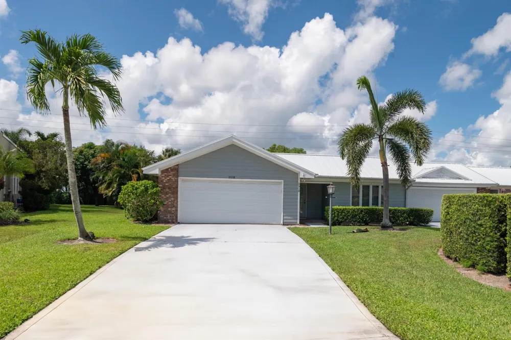 2918 SE Fairway W Stuart, FL 34997