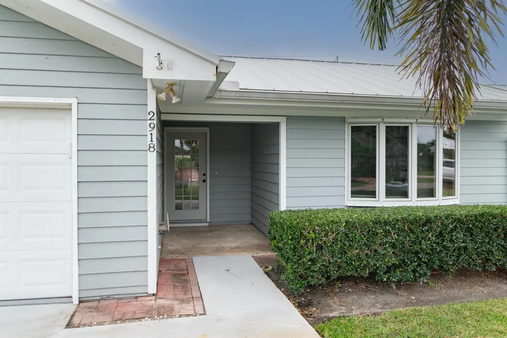 2918 SE Fairway W Stuart, FL 34997