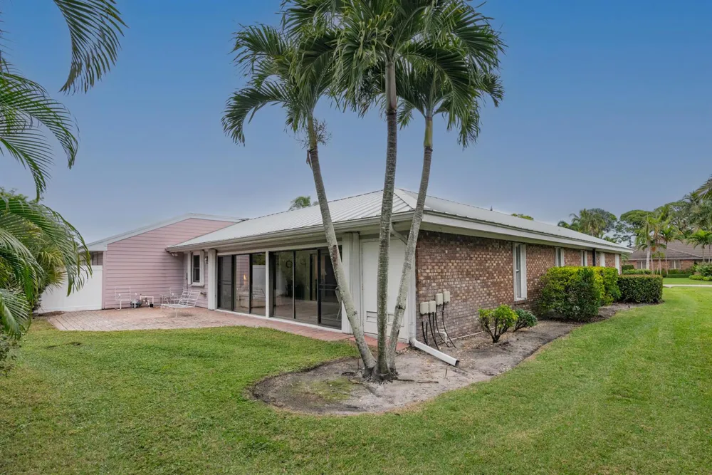 2918 SE Fairway W Stuart, FL 34997