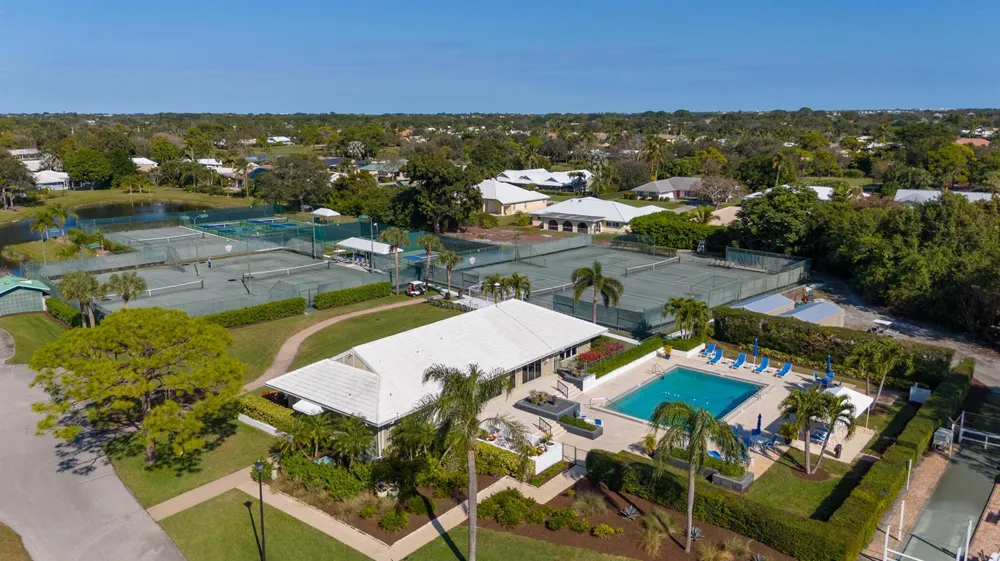 2918 SE Fairway W Stuart, FL 34997