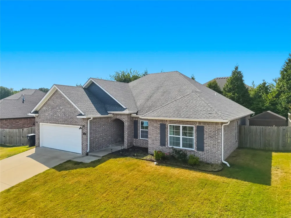 1421 Colonel McNeil Prairie Grove, AR 72753