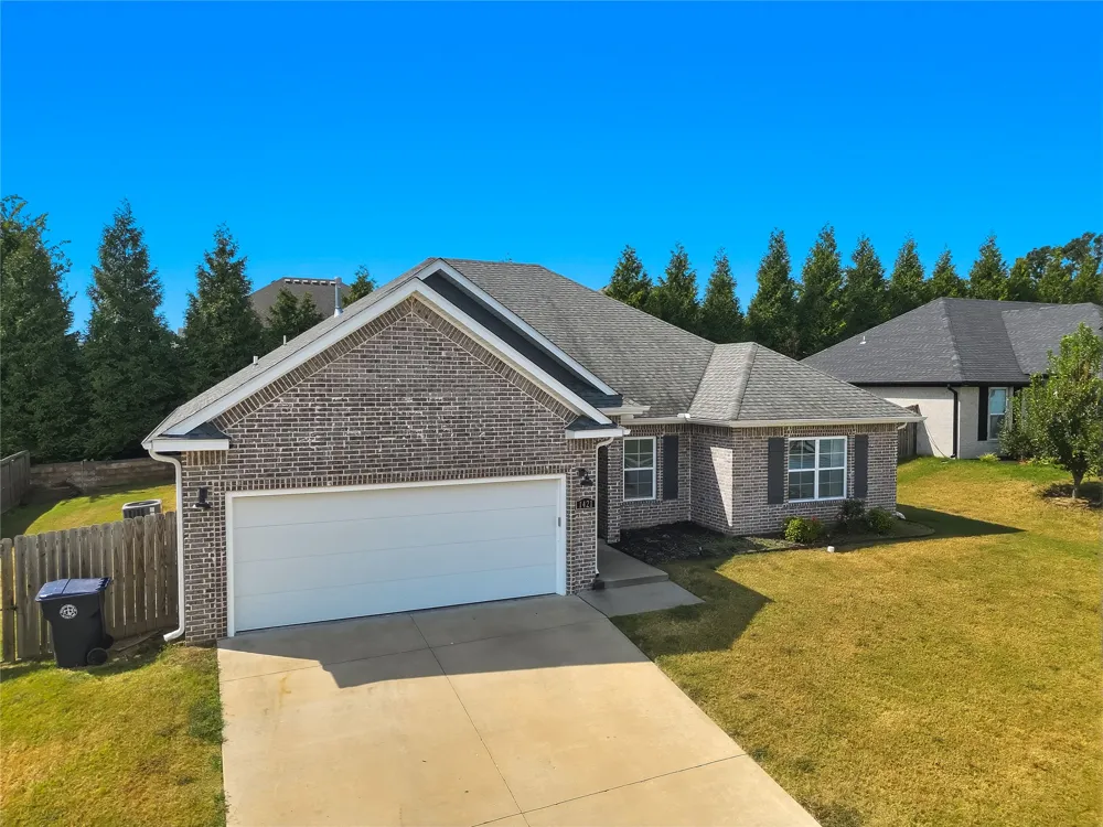 1421 Colonel McNeil Prairie Grove, AR 72753