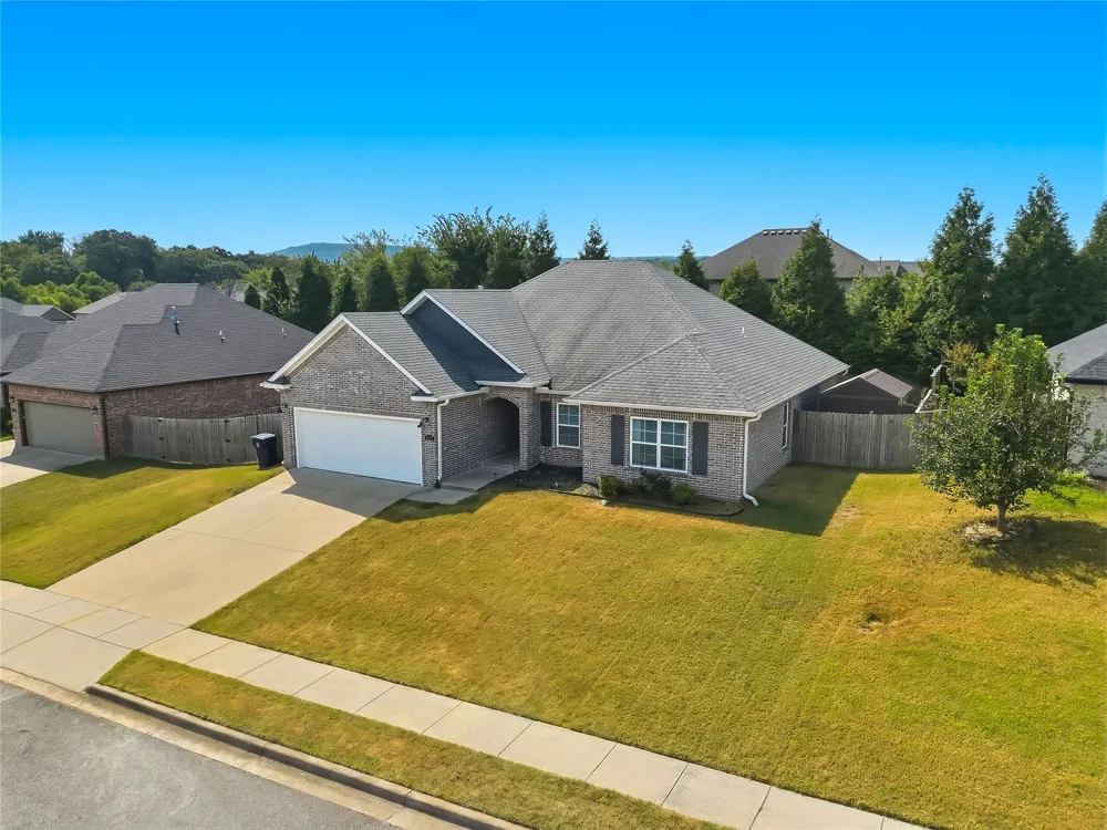 1421 Colonel McNeil Prairie Grove, AR 72753