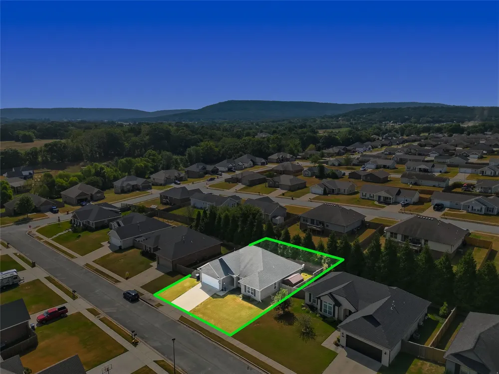 1421 Colonel McNeil Prairie Grove, AR 72753
