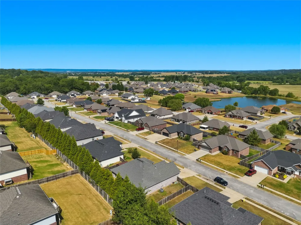 1421 Colonel McNeil Prairie Grove, AR 72753