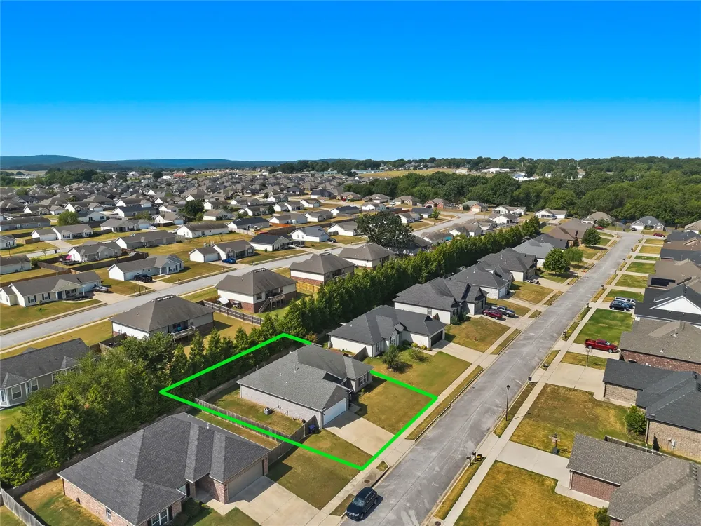 1421 Colonel McNeil Prairie Grove, AR 72753