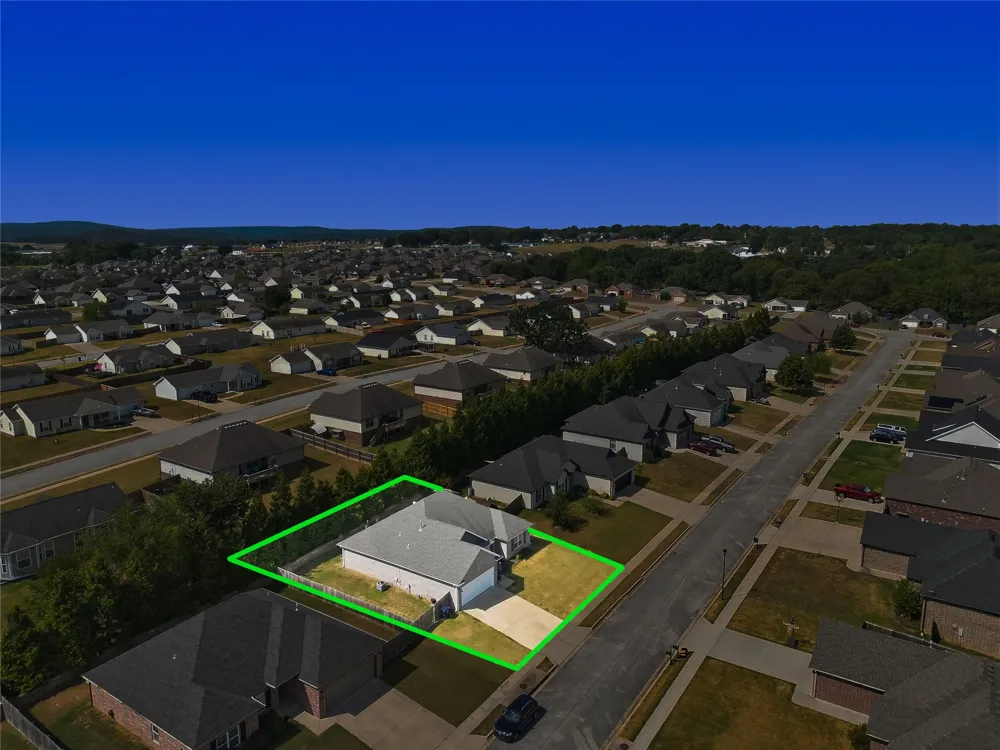 1421 Colonel McNeil Prairie Grove, AR 72753