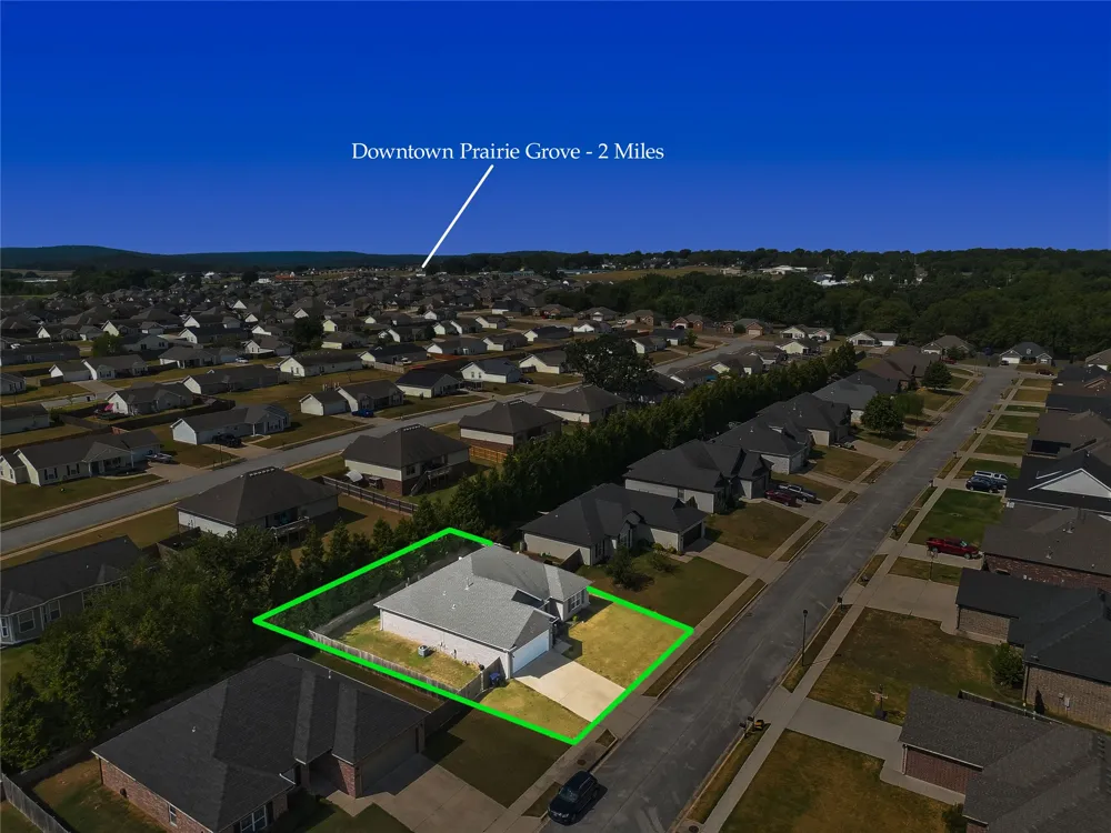 1421 Colonel McNeil Prairie Grove, AR 72753