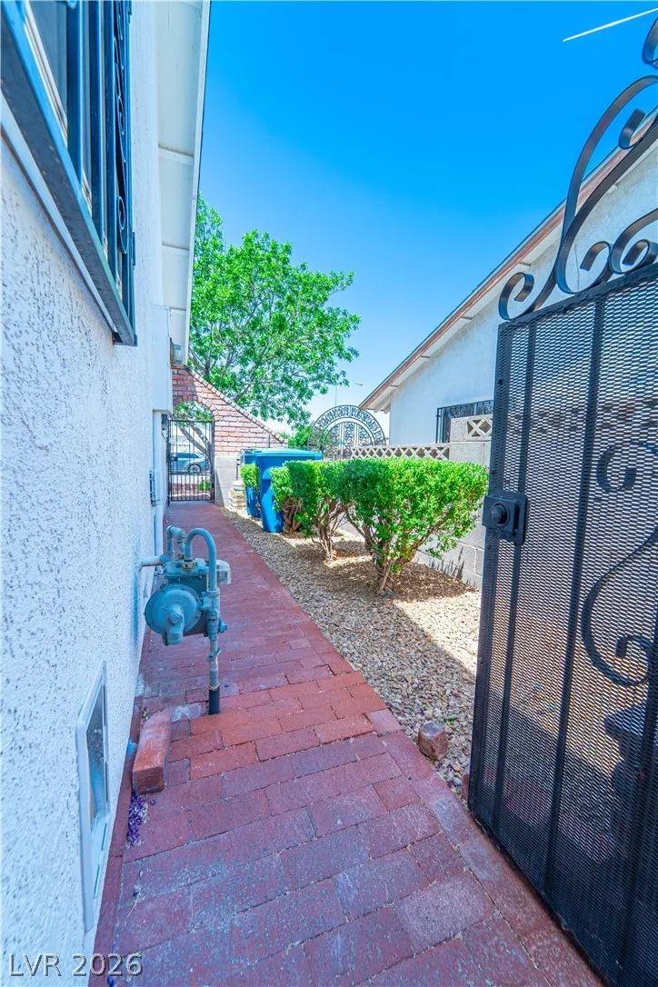 4656 Skyland Drive Las Vegas, NV 89121
