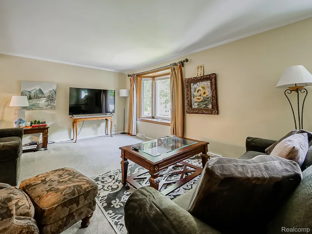 525 Langfield Street Northville City, MI 48167