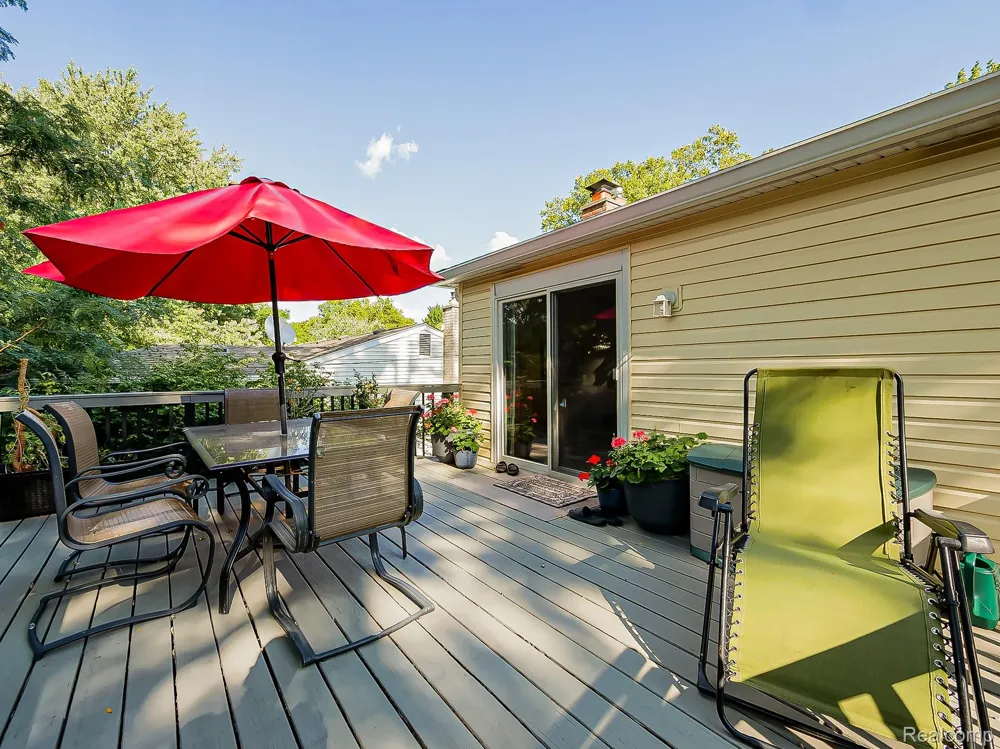 525 Langfield Street Northville City, MI 48167