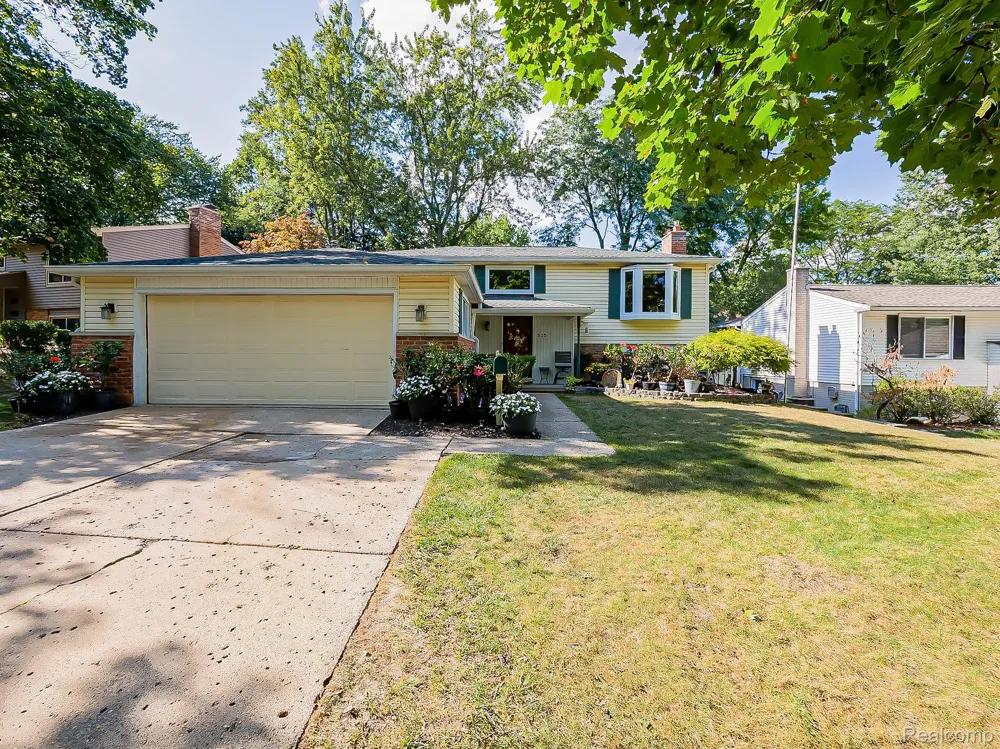 525 Langfield Street Northville City, MI 48167