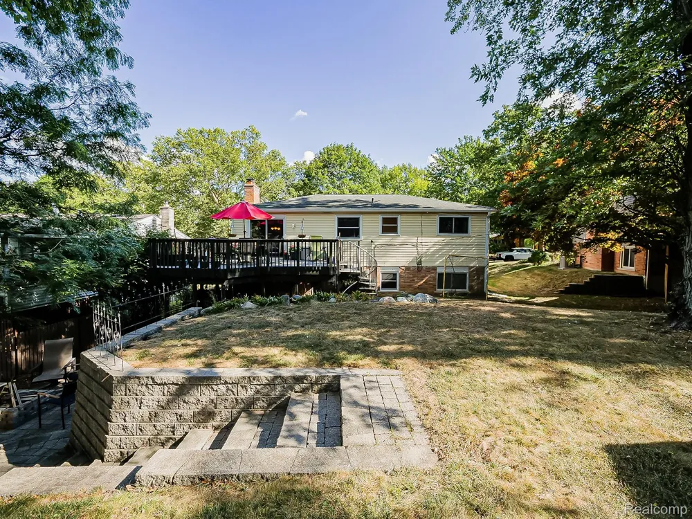 525 Langfield Street Northville City, MI 48167