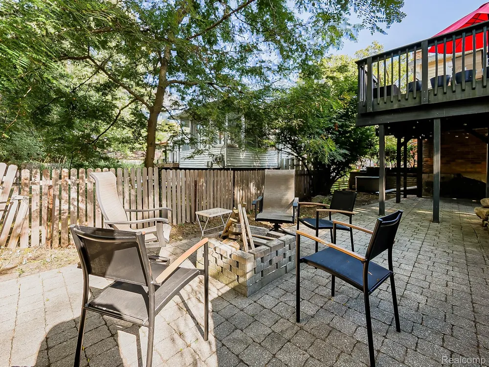 525 Langfield Street Northville City, MI 48167