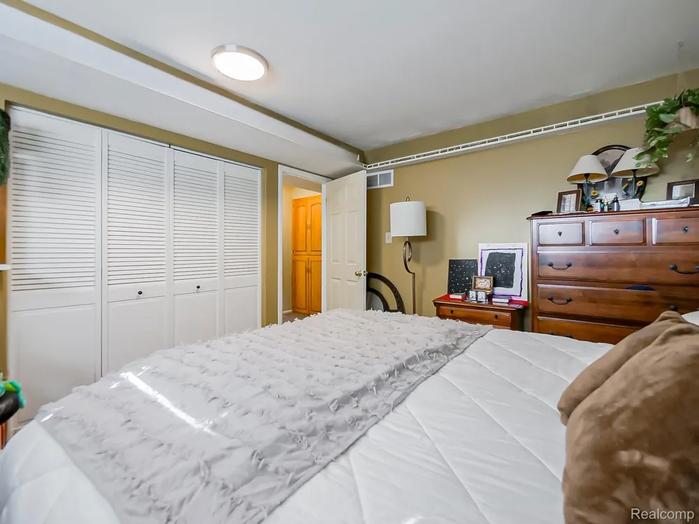 525 Langfield Street Northville City, MI 48167