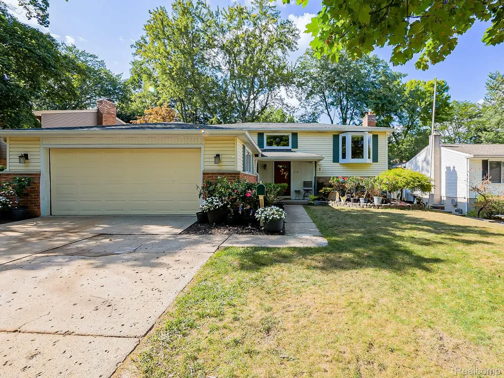 525 Langfield Street Northville City, MI 48167