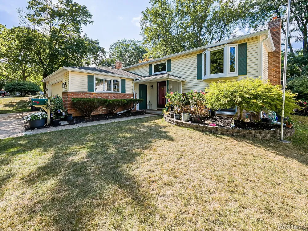 525 Langfield Street Northville City, MI 48167