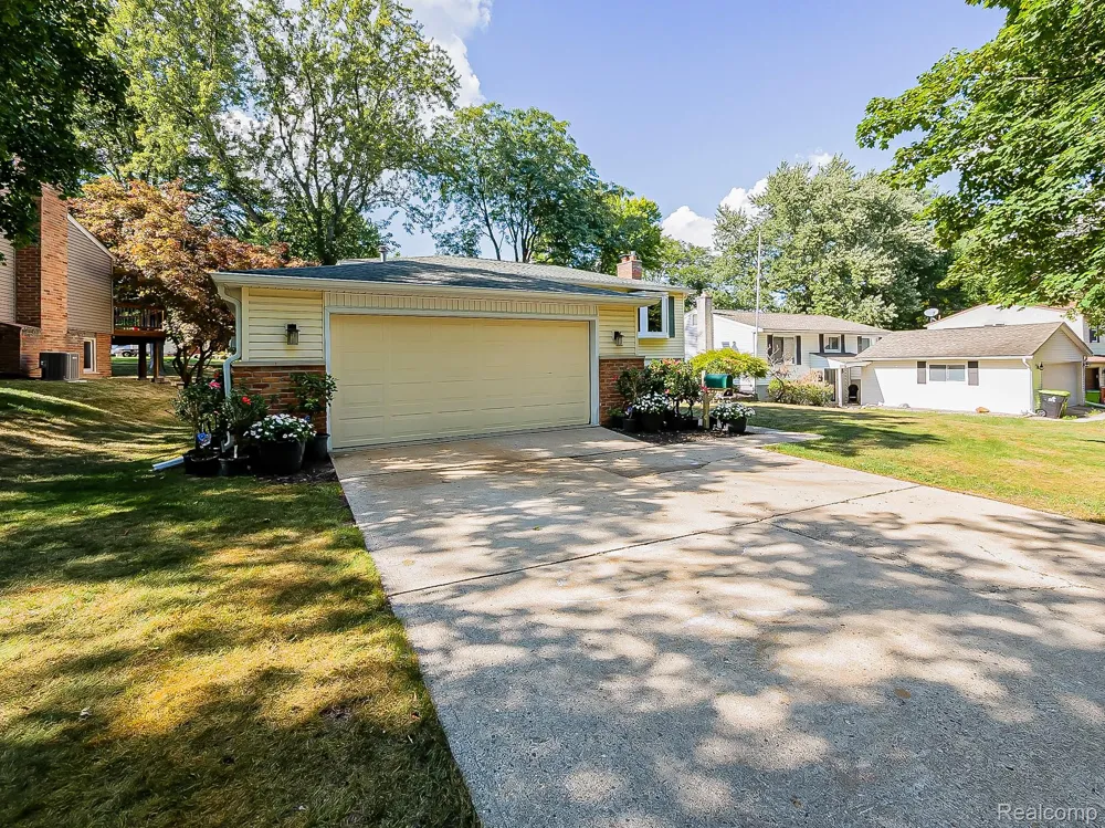 525 Langfield Street Northville City, MI 48167